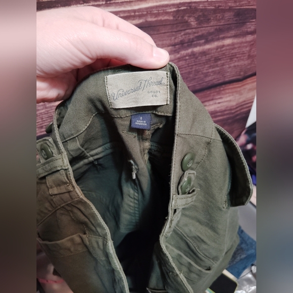 Universal Threads Women's Army Green Boot cut HW Cargo Pants In Size 2! - Picture 6 of 6
